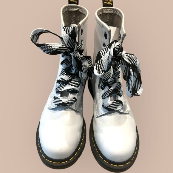 NEW Authentic White Dr. Marten 8 Eye 1460 Boots Size Women’s 7 - Picture 2 of 8